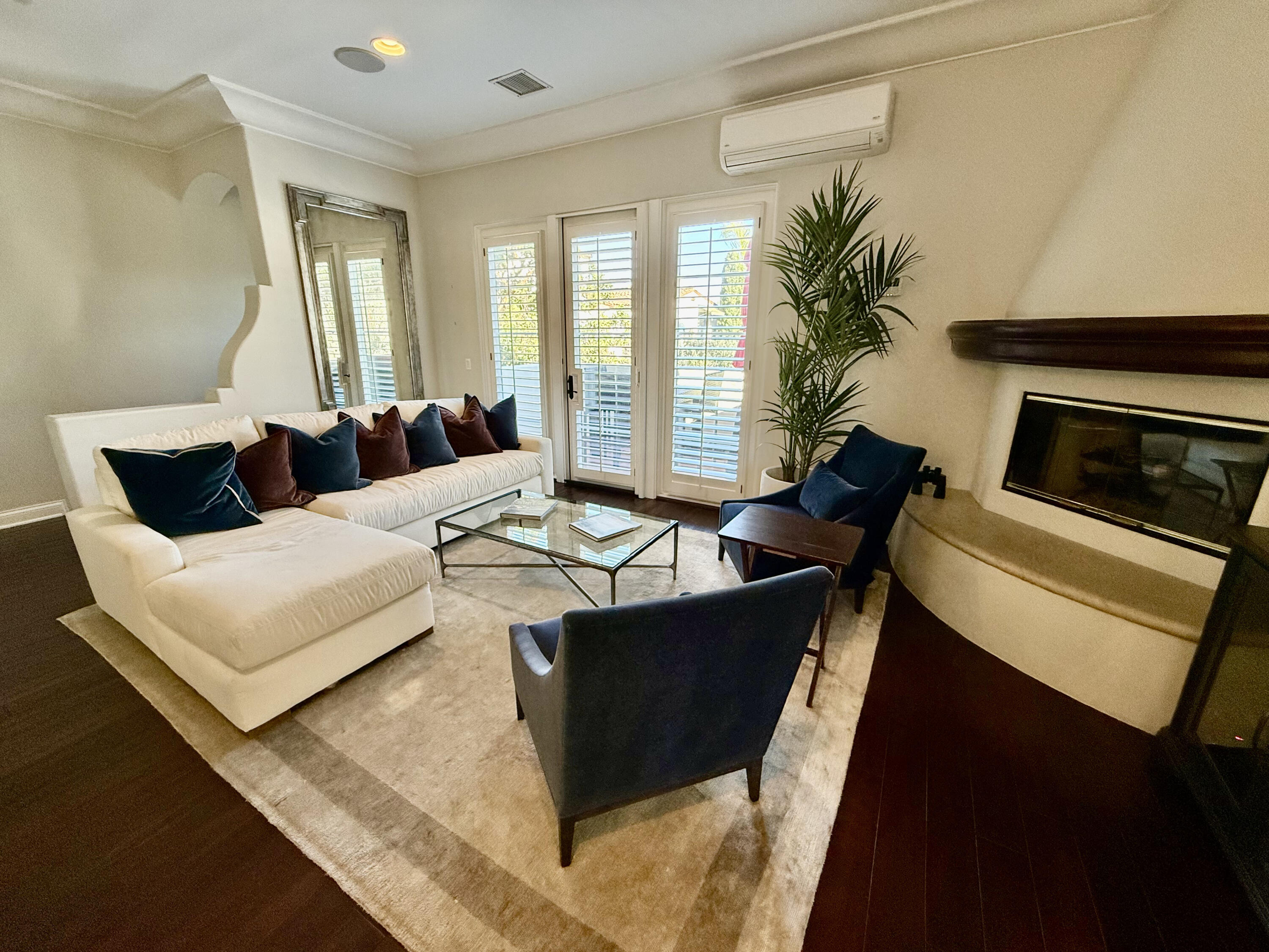 212 Santa Barbara Street, Unit A Santa Barbara, CA 93101 - Photo 4 of 29 IMG_2542