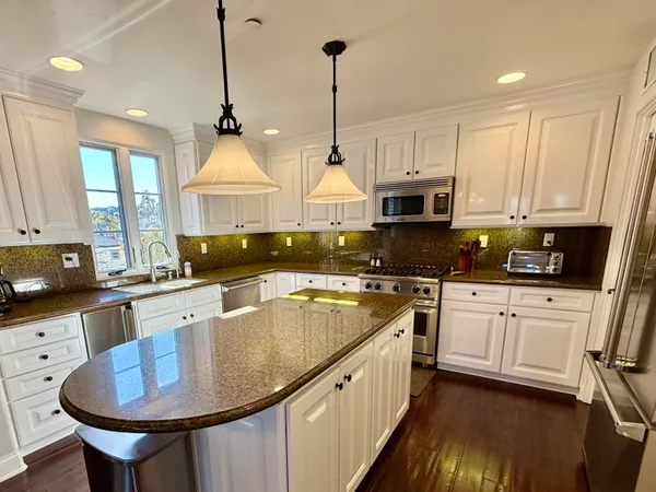 $7,000 | 212 Santa Barbara Street, Unit A, Santa Barbara, CA 93101