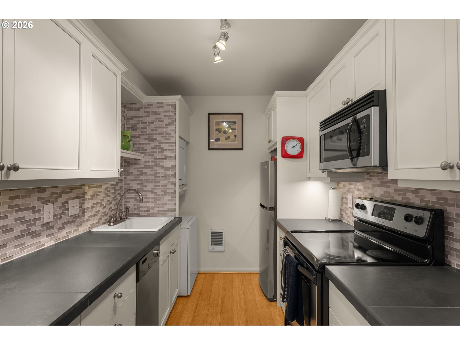 2076 Northwest Johnson Street, Unit 103 Portland, OR 97209 - Photo 7 of 14