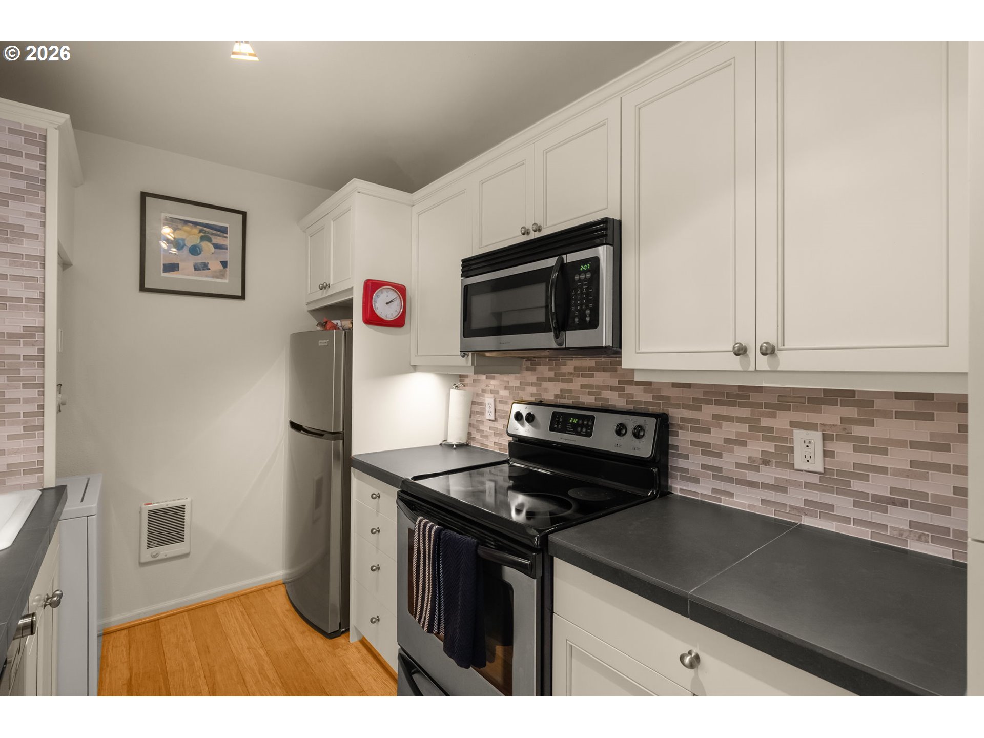 2076 Northwest Johnson Street, Unit 103 Portland, OR 97209 - Photo 8 of 14