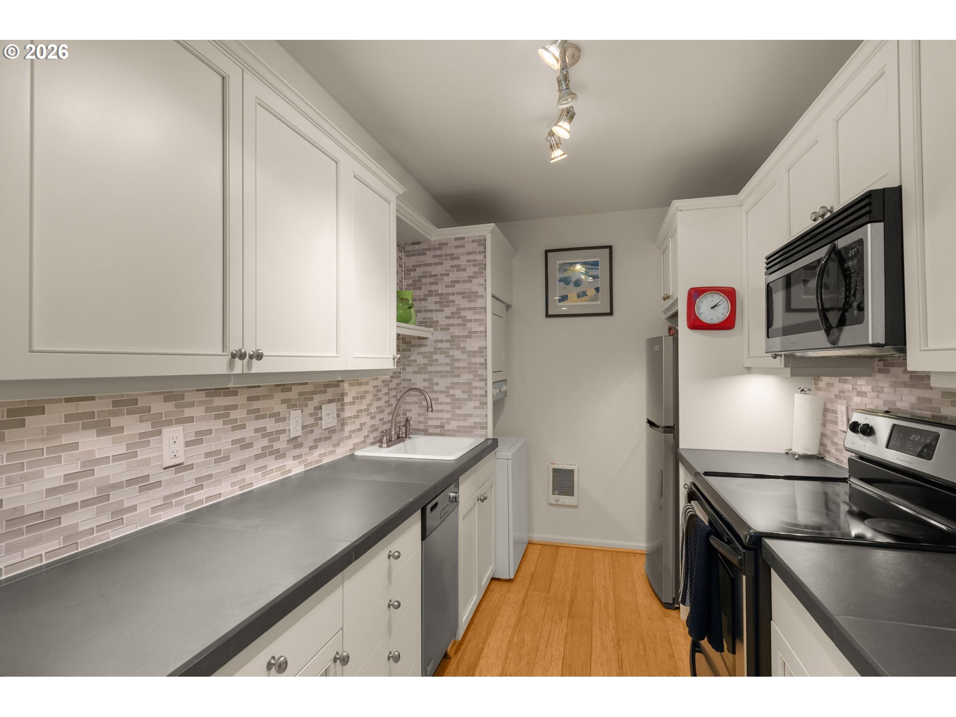 2076 Northwest Johnson Street, Unit 103 Portland, OR 97209 - Photo 9 of 14