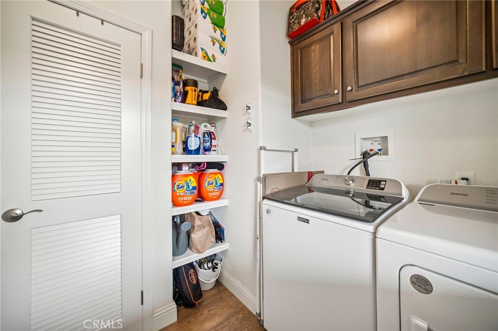 250 East Telegraph Road, Unit 307 Fillmore, CA 93015 - Photo 31 of 36 a utility room with dryer and washer