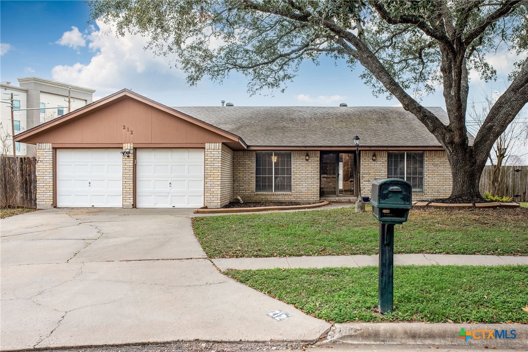 212 Buckingham Street Victoria, TX 77904 - Photo 1 of 33