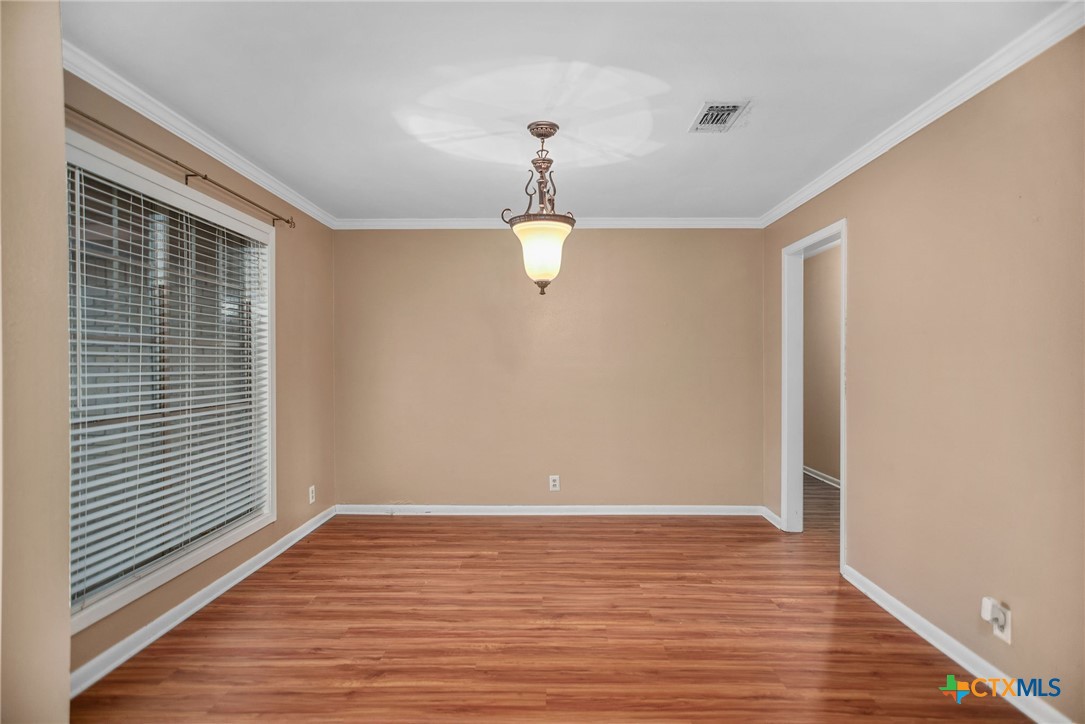 212 Buckingham Street Victoria, TX 77904 - Photo 4 of 33