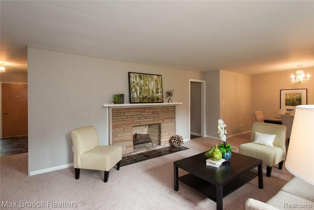 920 South Reading Road Bloomfield Hills, MI 48304 - Photo 2 of 32 010DSC_1577.jpg