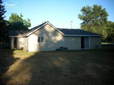 5209 North Center Road Flint, MI 48506 - Photo 10 of 10 20114402-9.JPG