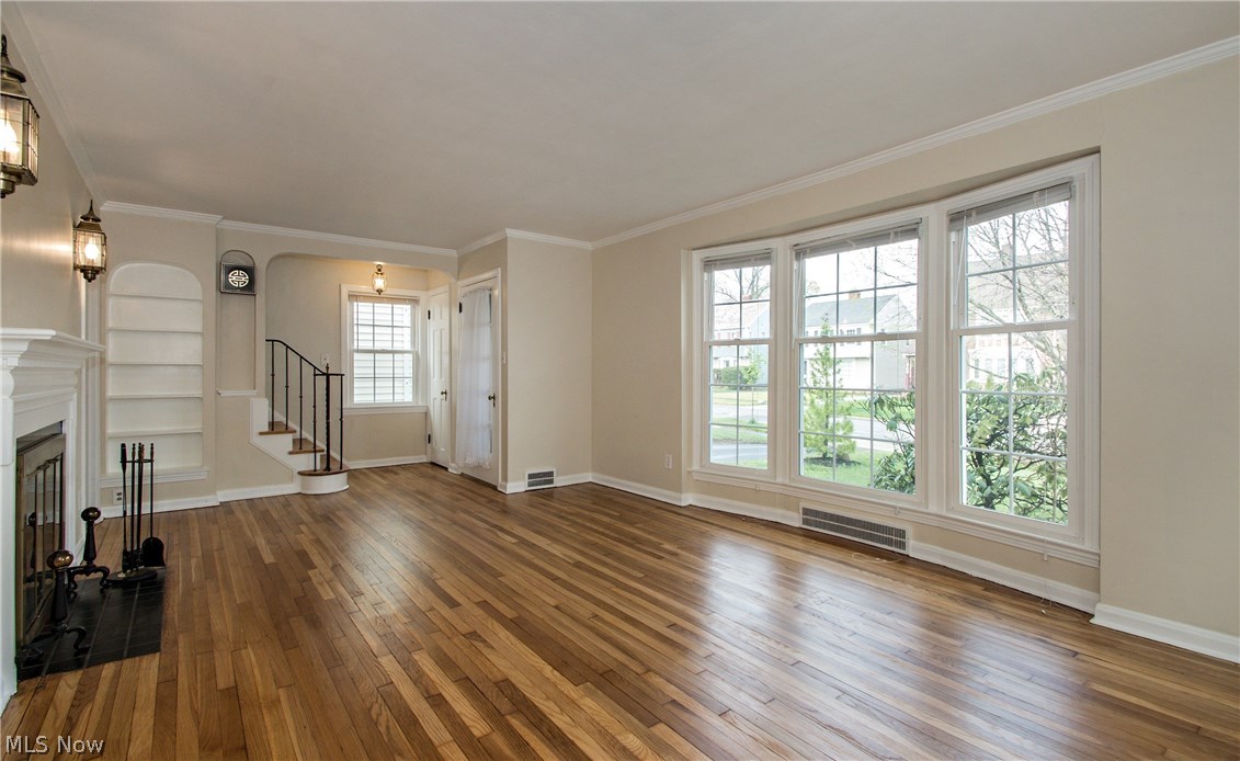 3695 Strathavon Road Cleveland, OH 44120 - Photo 7 of 32