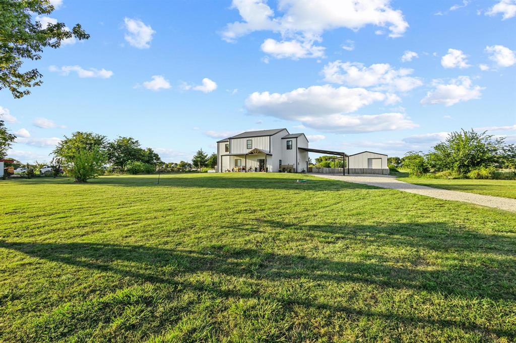 979 Mitchell Road Sherman, TX 75090 - Photo 35 of 40 View of green lawn featuring driveway
