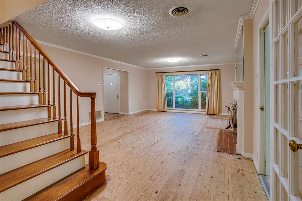 1439 Jr Drive Dallas, TX 75208 - Photo 6 of 39 a view of entryway with wooden floor