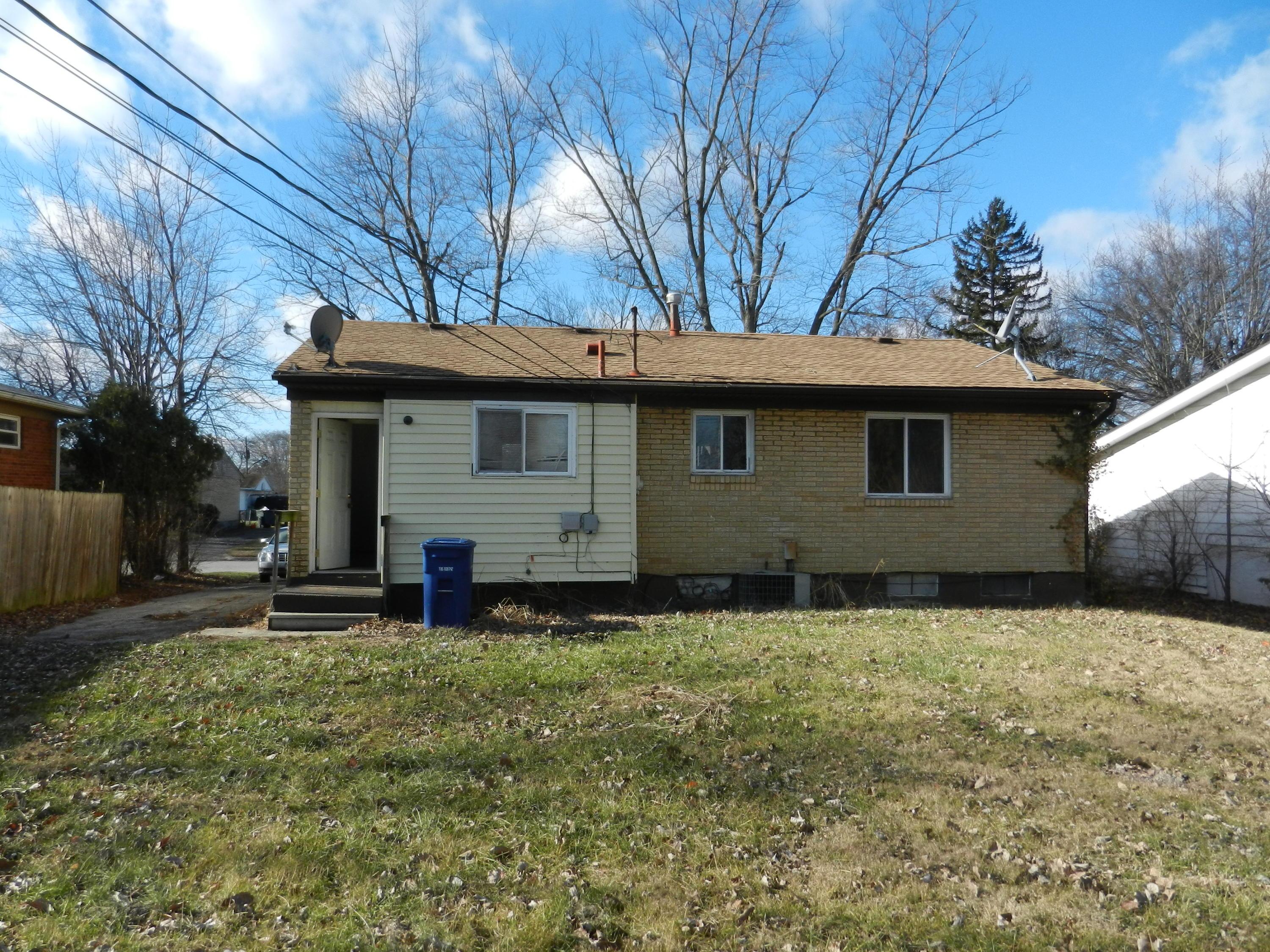 1698 Newfield Road Columbus, OH 43209 - Photo 2 of 13
