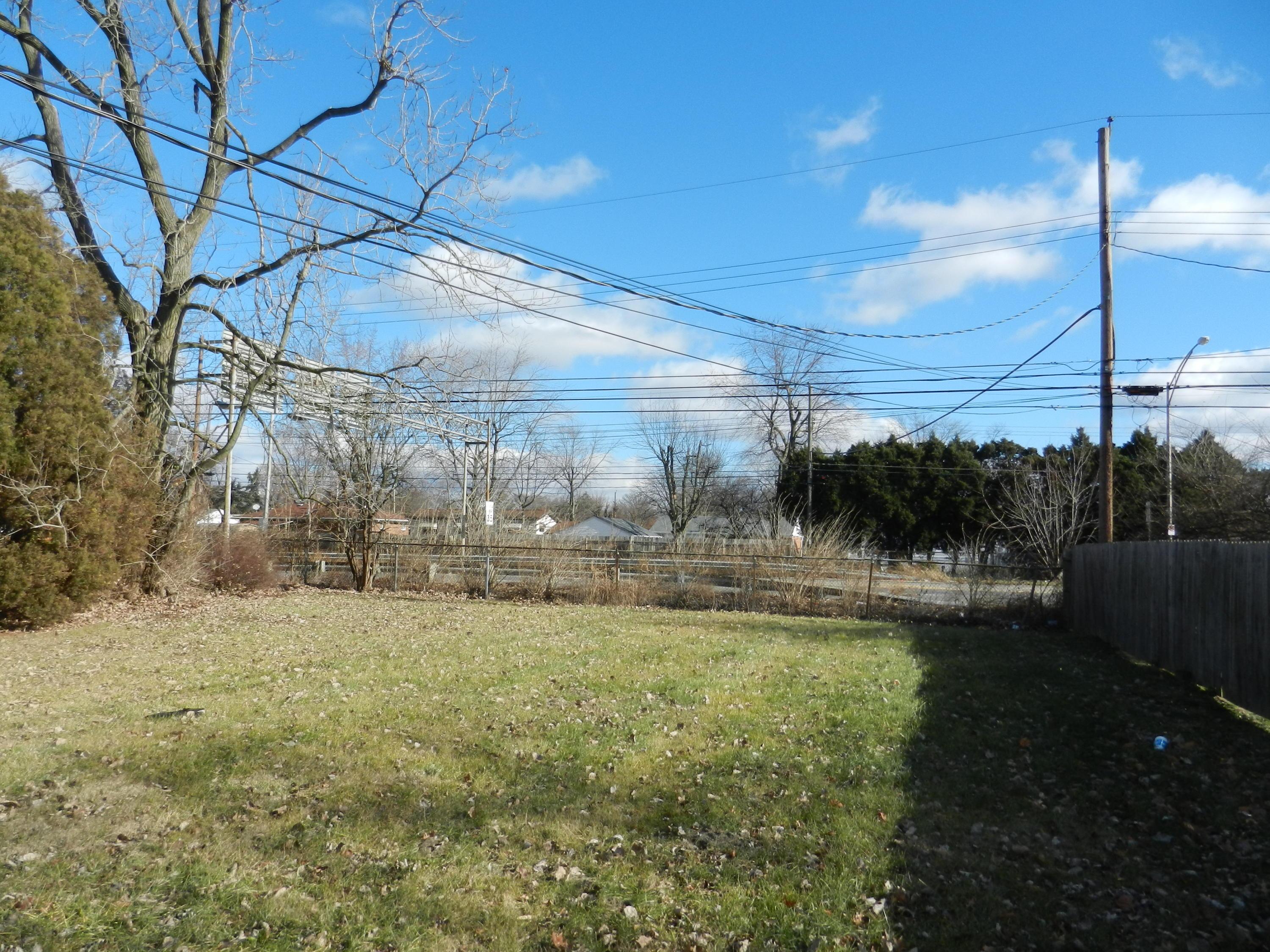 1698 Newfield Road Columbus, OH 43209 - Photo 3 of 13