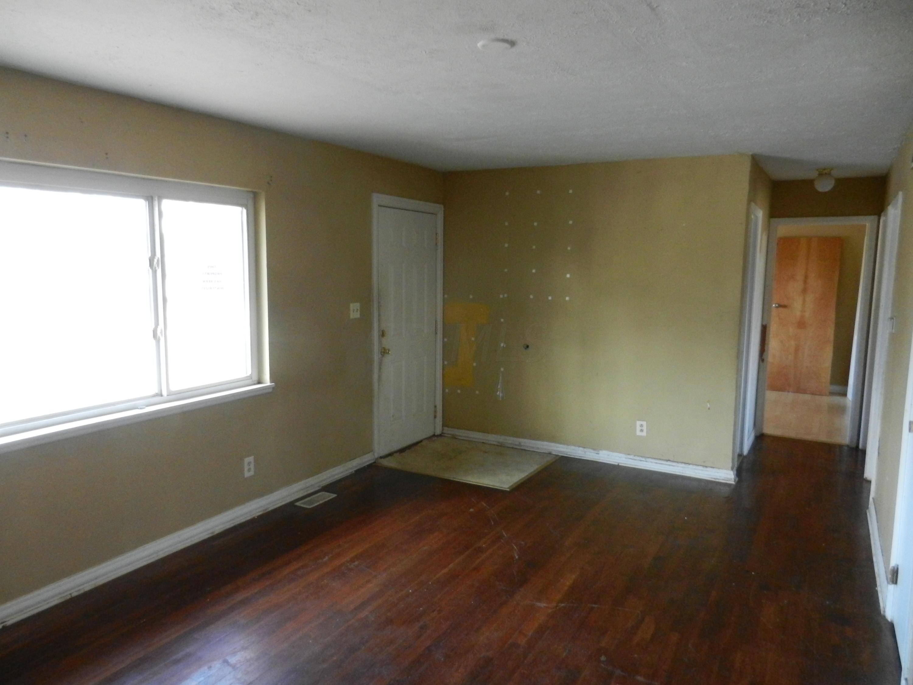1698 Newfield Road Columbus, OH 43209 - Photo 4 of 13