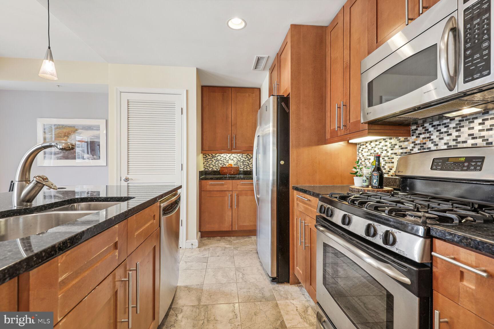 11990 Market Street, Unit 506 Reston, VA 20190 - Photo 6 of 39 Kitchen
