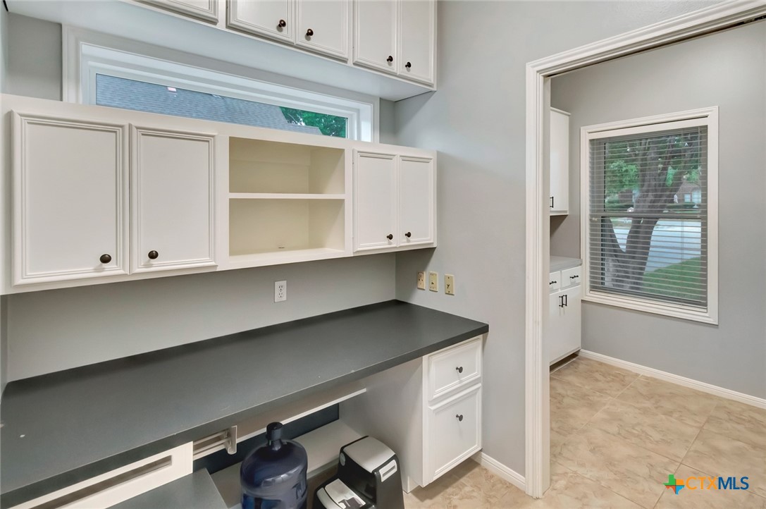 107 Masters Court Victoria, TX 77904 - Photo 19 of 48 Desk area off kitchen
