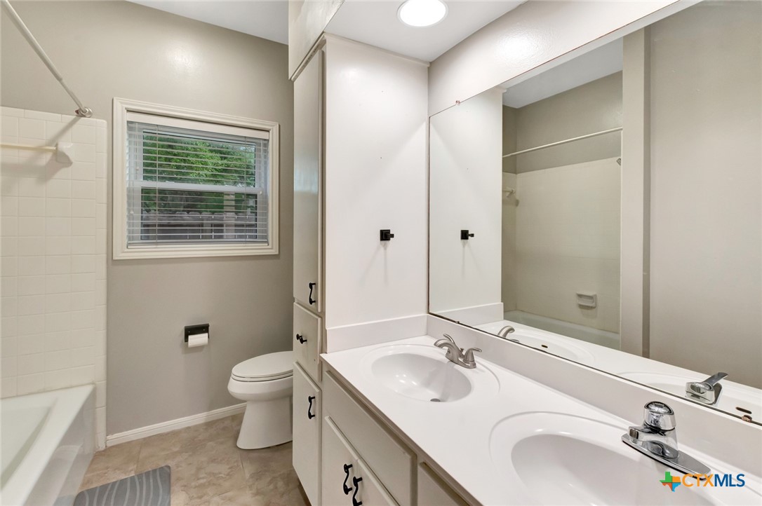 107 Masters Court Victoria, TX 77904 - Photo 26 of 48 Guest Bath in Hallway