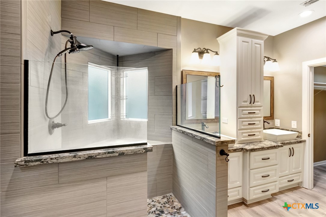 107 Masters Court Victoria, TX 77904 - Photo 33 of 48 Beautiful Neutral tile and stones.