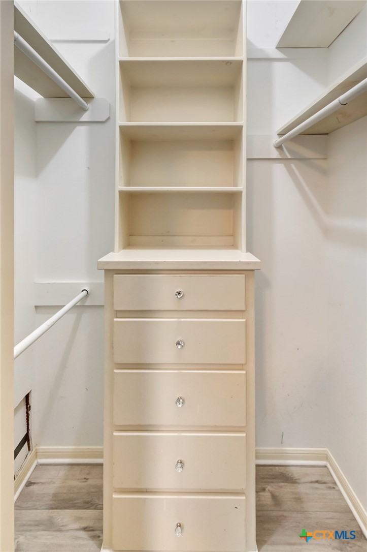 107 Masters Court Victoria, TX 77904 - Photo 36 of 48 Walk-in Closet #1