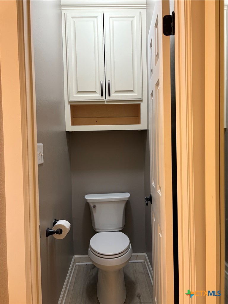 107 Masters Court Victoria, TX 77904 - Photo 40 of 48 Toilet Area in Main Bathroom