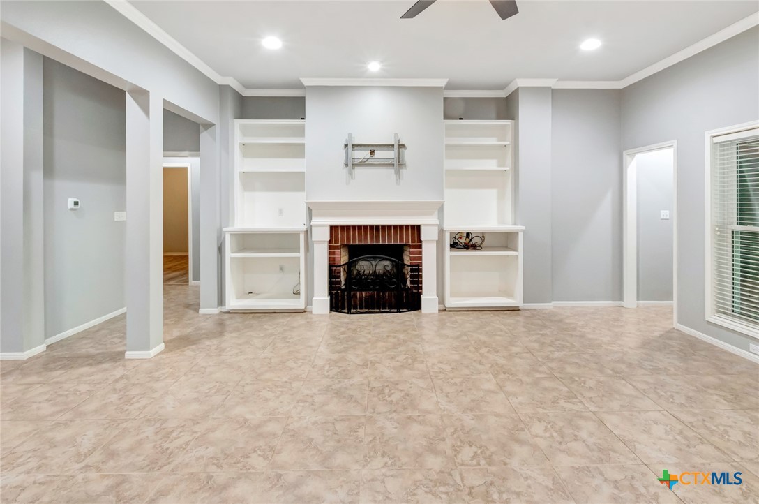107 Masters Court Victoria, TX 77904 - Photo 5 of 48 Living Room