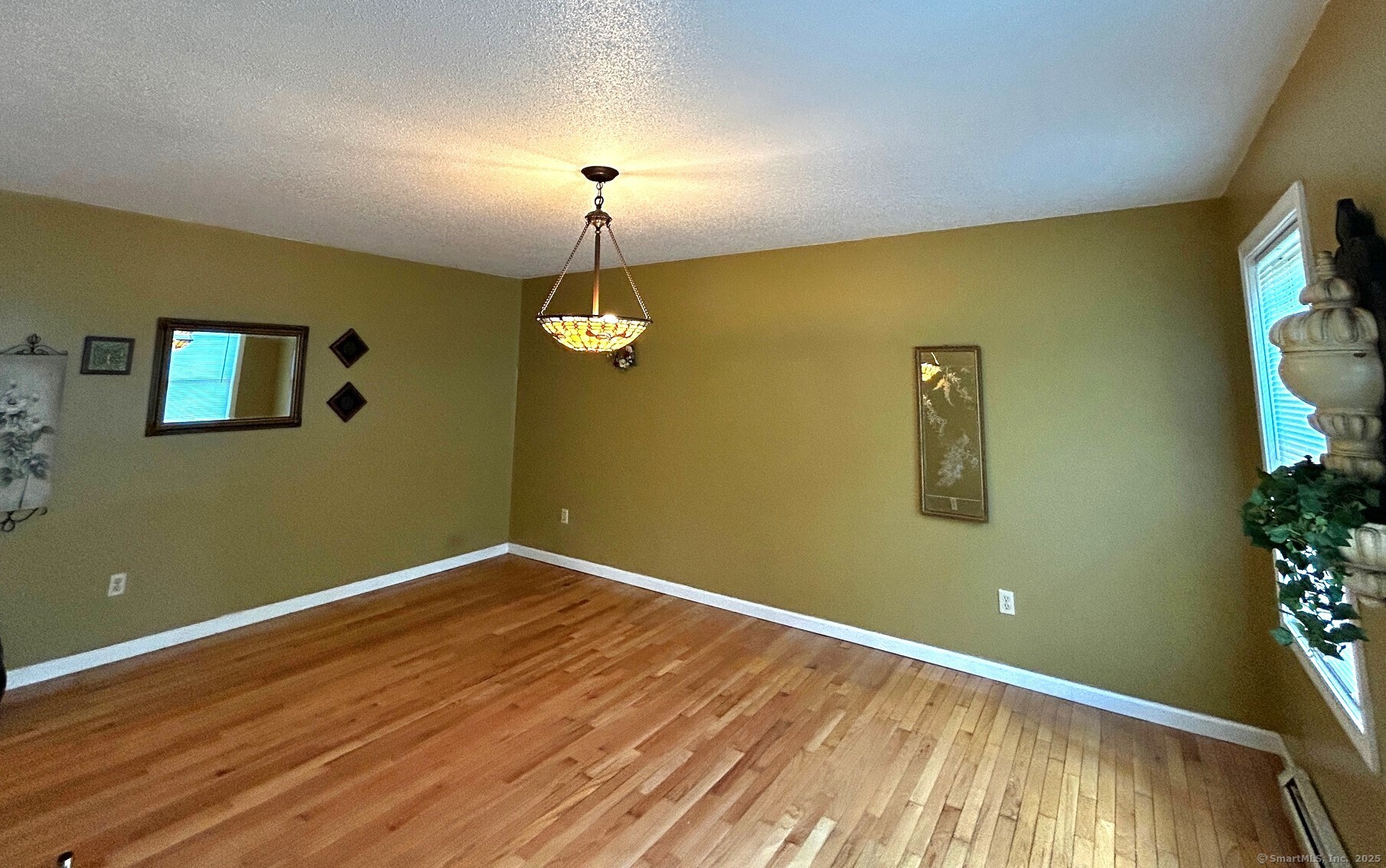 397 Walnut Hill Road Thomaston, CT 06787 - Photo 19 of 36 Living Room