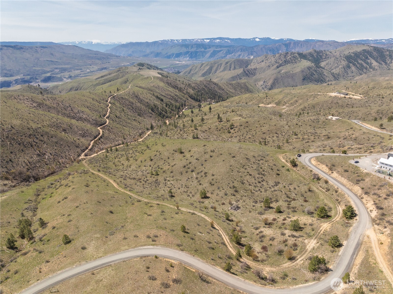 295 Hawks Ridge Road Chelan, WA 98816 - Photo 14 of 31 a view of a backyard of a house