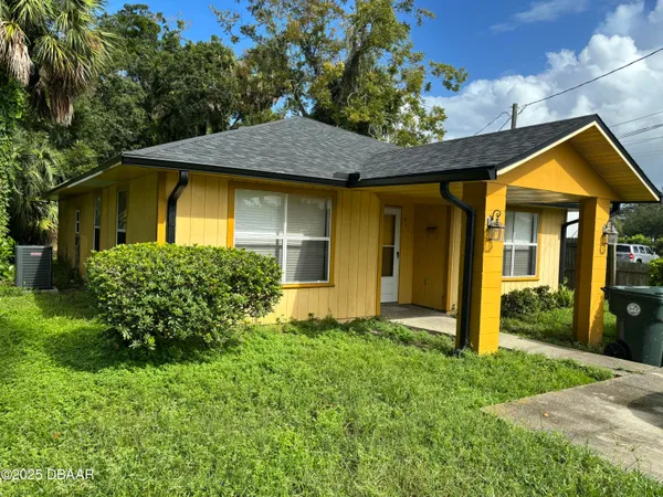 $1,800 | 411 Pleasant Street, Daytona Beach, FL 32114