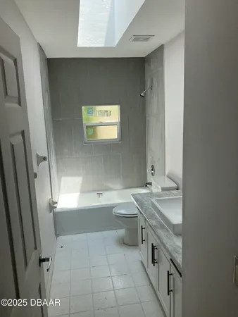 $1,800 | 411 Pleasant Street, Daytona Beach, FL 32114