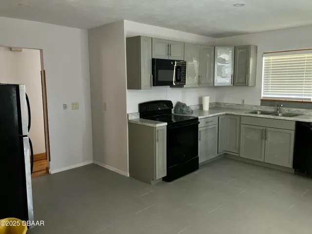 $1,800 | 411 Pleasant Street, Daytona Beach, FL 32114