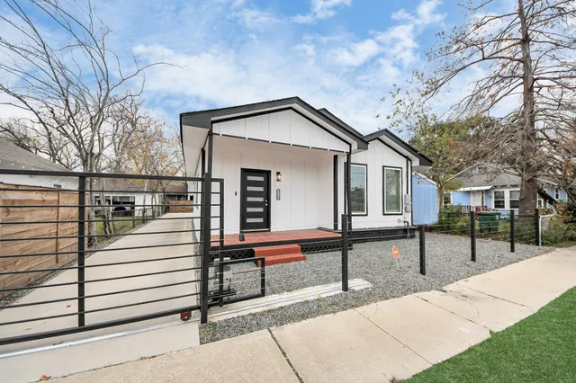 $300,000 | 2518 Cochran Street, Houston, TX 77009