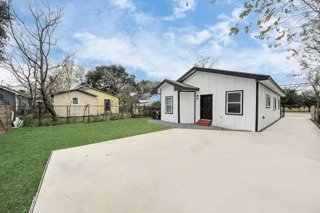 $300,000 | 2518 Cochran Street, Houston, TX 77009