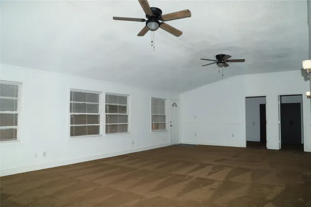 $1,600 | 1129 North Arcola Street, Angleton, TX 77515