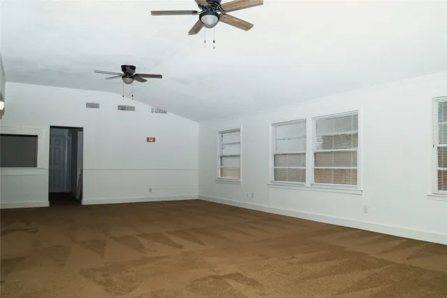 $1,600 | 1129 North Arcola Street, Angleton, TX 77515