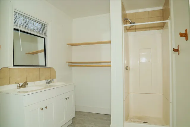 $1,600 | 1129 North Arcola Street, Angleton, TX 77515