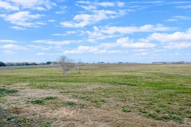 $299,500 | 532 Farm To Market 532, Weimar, TX 78962