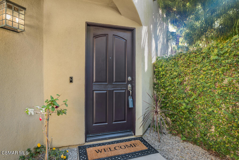1138 Corte Riviera Camarillo, CA 93010 - Photo 3 of 40 1138 Corte Riviera- HsHProd -6