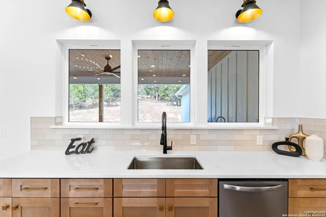 $849,999 | 736 Mountain Creek Trail, Boerne, TX 78006