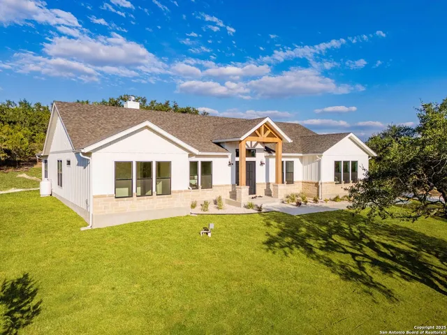 $849,999 | 736 Mountain Creek Trail, Boerne, TX 78006