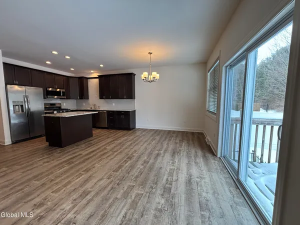 $2,950 | 587 A Grooms Road, Clifton Park, NY 12065