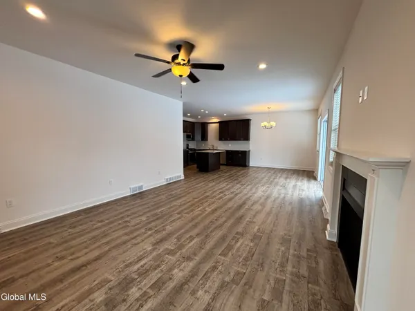 $2,950 | 587 A Grooms Road, Clifton Park, NY 12065