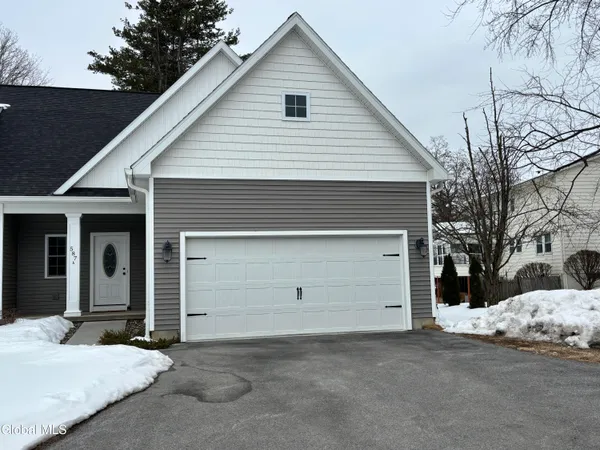 $2,950 | 587 A Grooms Road, Clifton Park, NY 12065