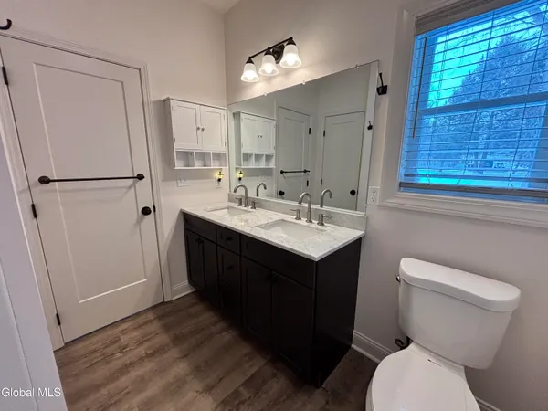 $2,950 | 587 A Grooms Road, Clifton Park, NY 12065