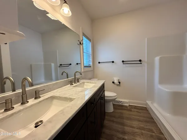 $2,950 | 587 A Grooms Road, Clifton Park, NY 12065