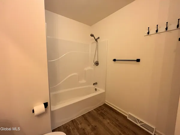 $2,950 | 587 A Grooms Road, Clifton Park, NY 12065