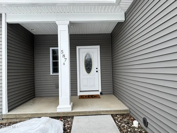 $2,950 | 587 A Grooms Road, Clifton Park, NY 12065