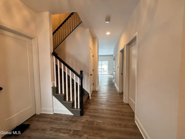 $2,950 | 587 A Grooms Road, Clifton Park, NY 12065