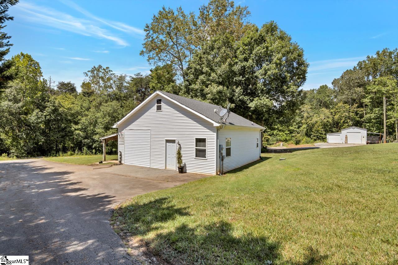 1027 Johnson Road Easley, SC 29642 - Photo 4 of 36