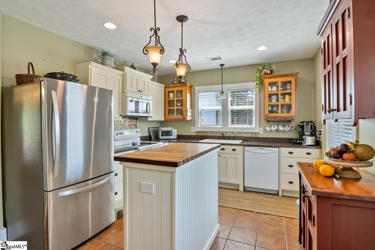 1027 Johnson Road Easley, SC 29642 - Photo 7 of 36