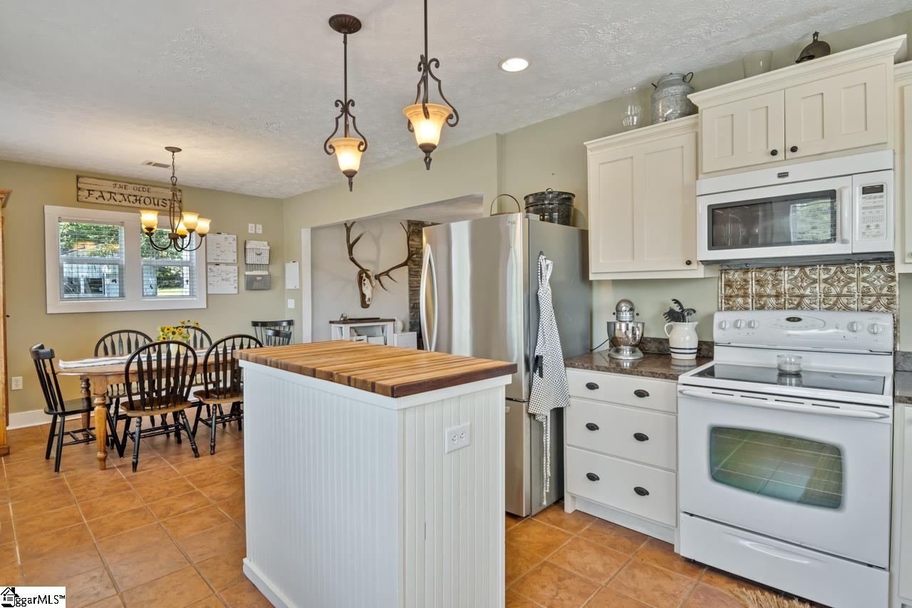 1027 Johnson Road Easley, SC 29642 - Photo 8 of 36