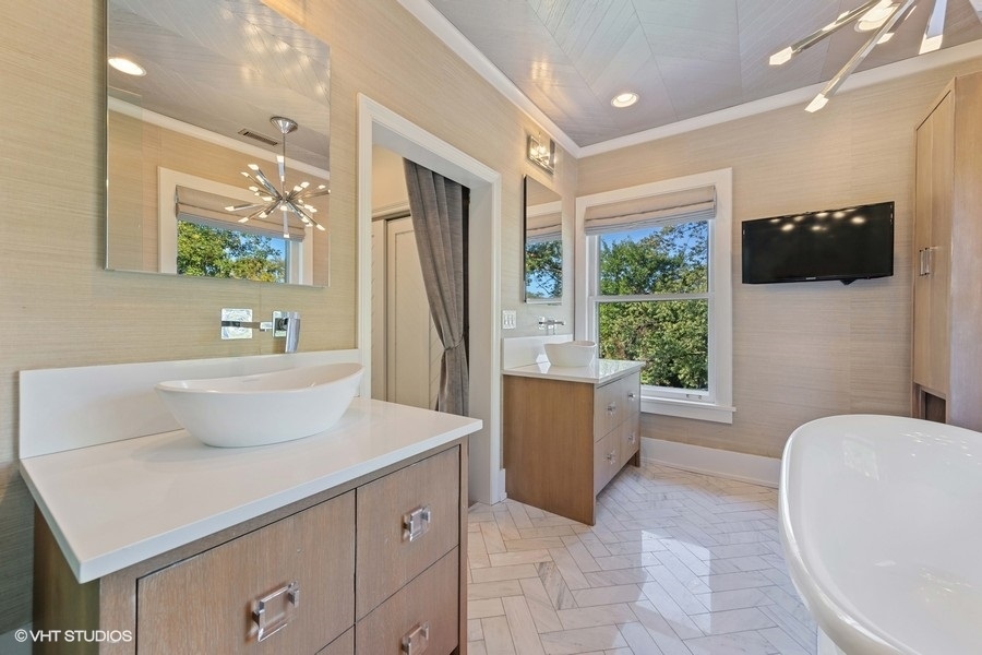 236 Melrose Avenue Elmhurst, IL 60126 - Photo 23 of 50 a living room with furniture and a flat screen tv