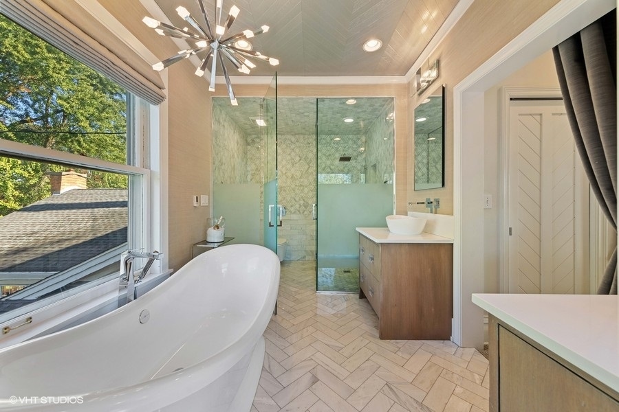 236 Melrose Avenue Elmhurst, IL 60126 - Photo 24 of 50 a bathroom with a tub sink and mirror